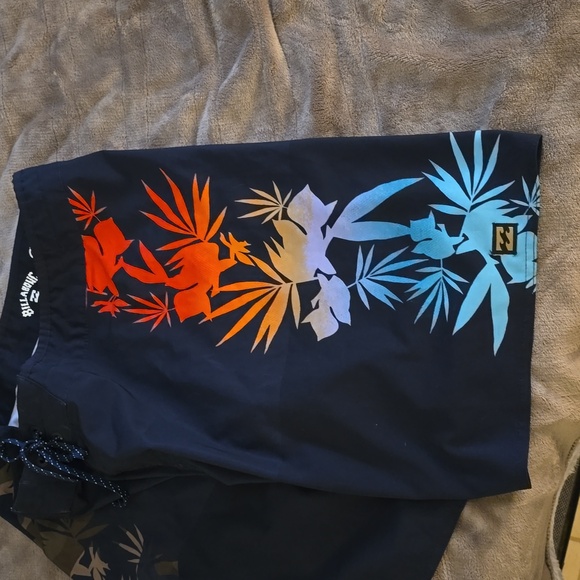 Billabong swim trunks - Picture 3 of 5